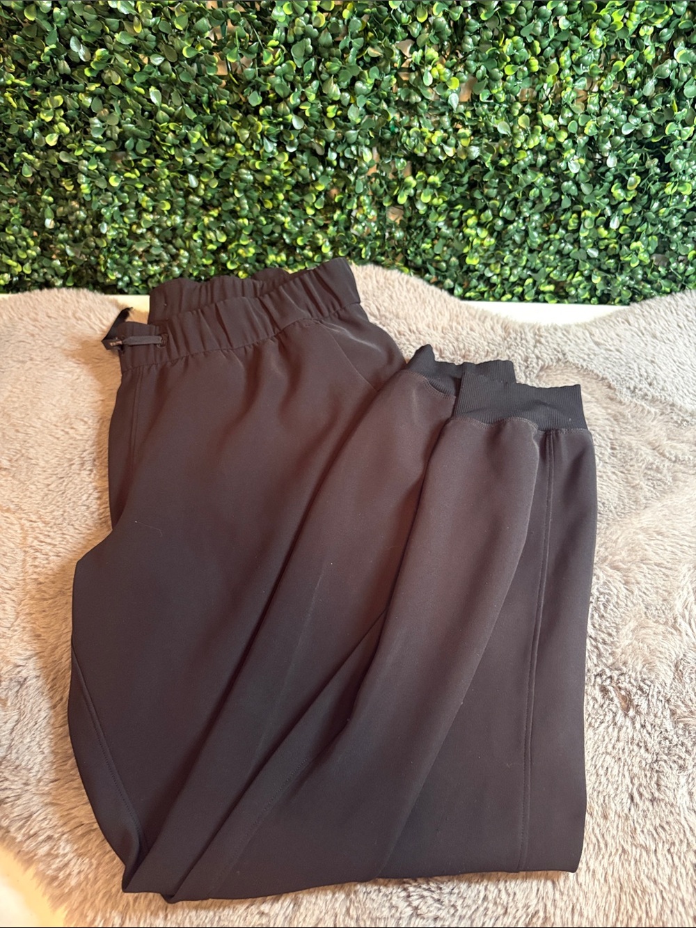 lululemon athletica Black Joggers Size 8